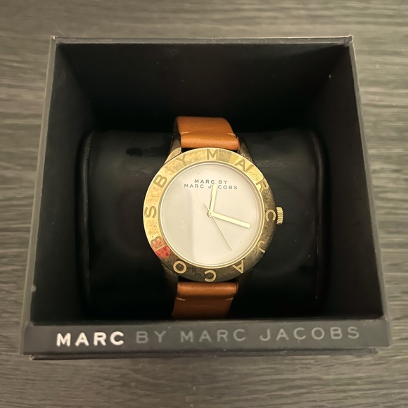 Marc Jacobs Leather Watch - Picture 2 of 2
